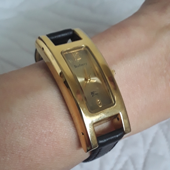 CLASSIC BURBERRY LEATHER BAND WATCH - Picture 14 of 16
